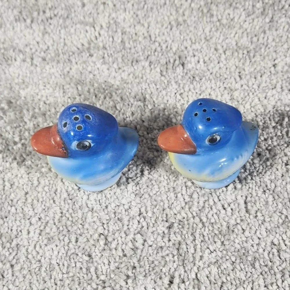 Blue Bird Salt and Pepper Shakers Ceramic Vintage Style Set‎